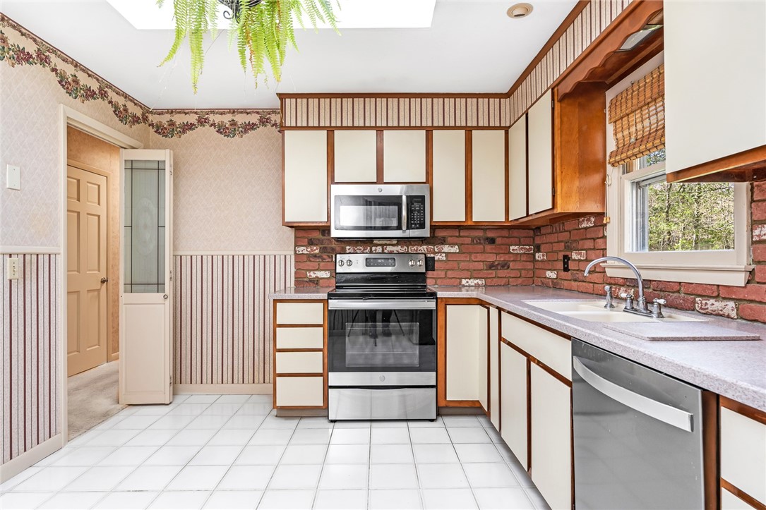 243 Tomaquag Road