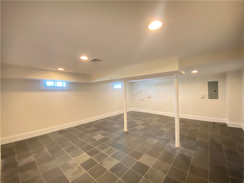 404 Lloyd Avenue 408