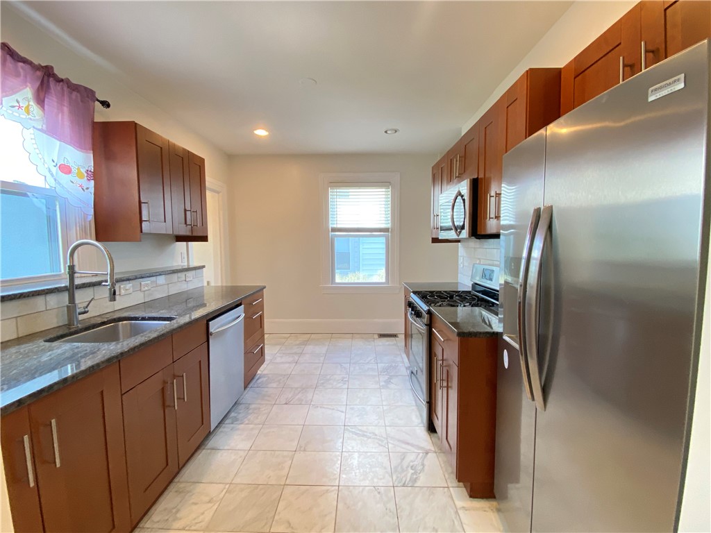 404 Lloyd Avenue 408