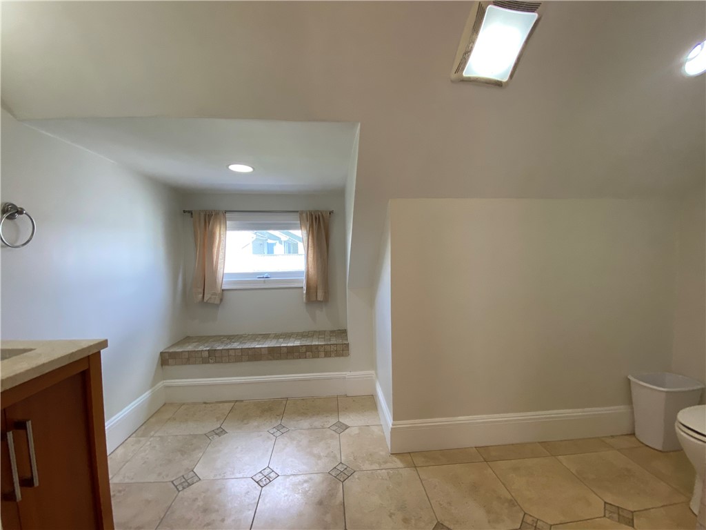 404 Lloyd Avenue 408