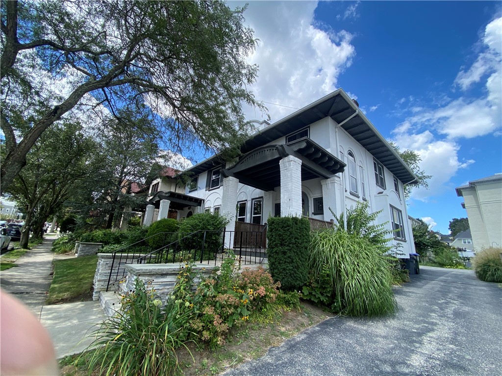 404 Lloyd Avenue 408