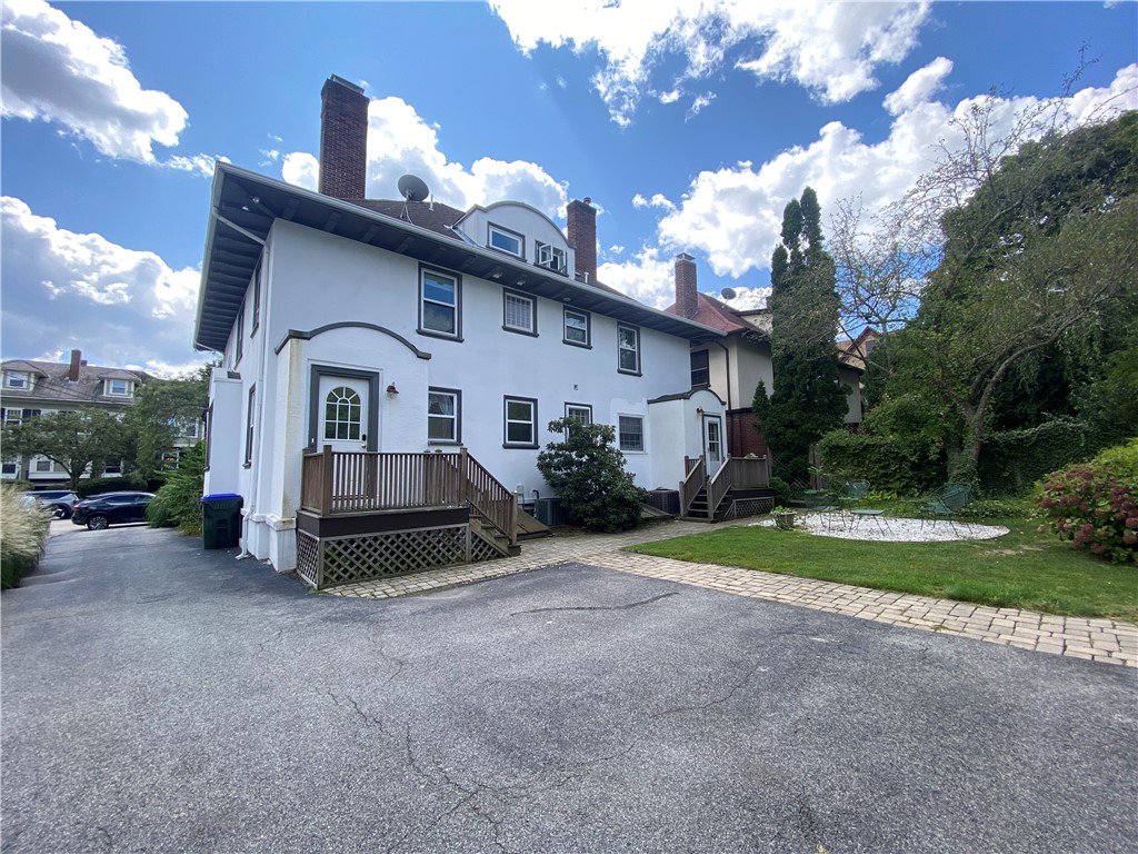404 Lloyd Avenue 408