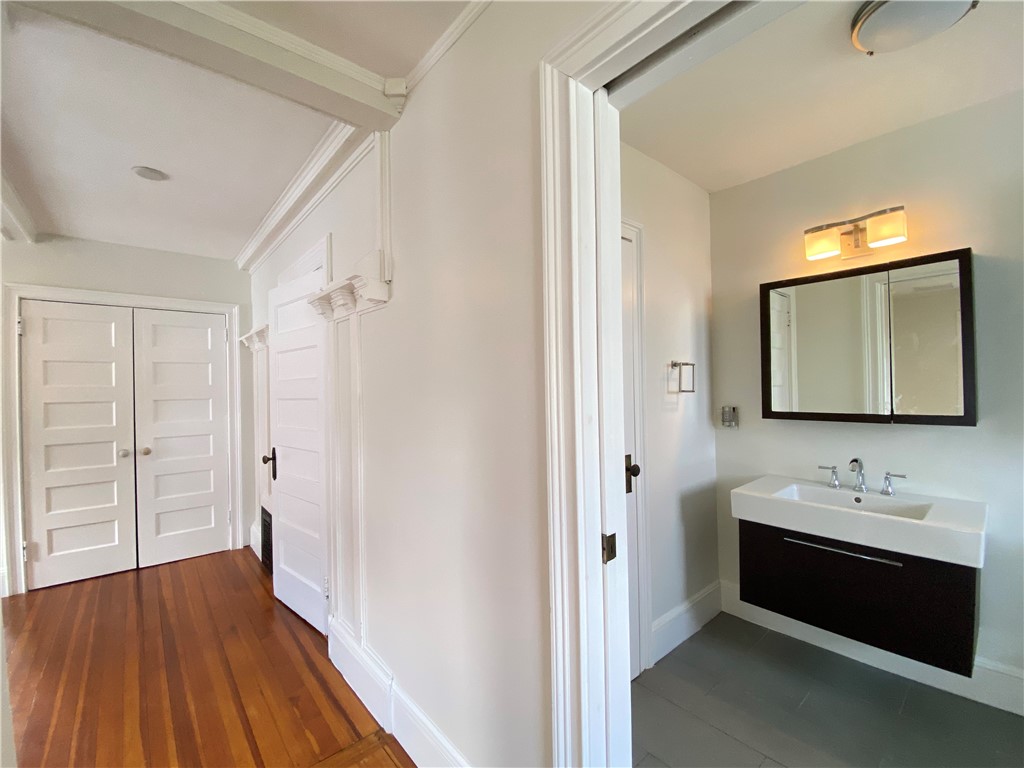 404 Lloyd Avenue 408