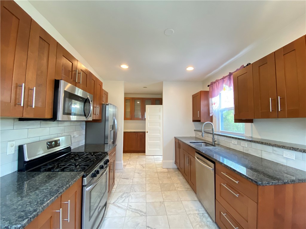 404 Lloyd Avenue 408