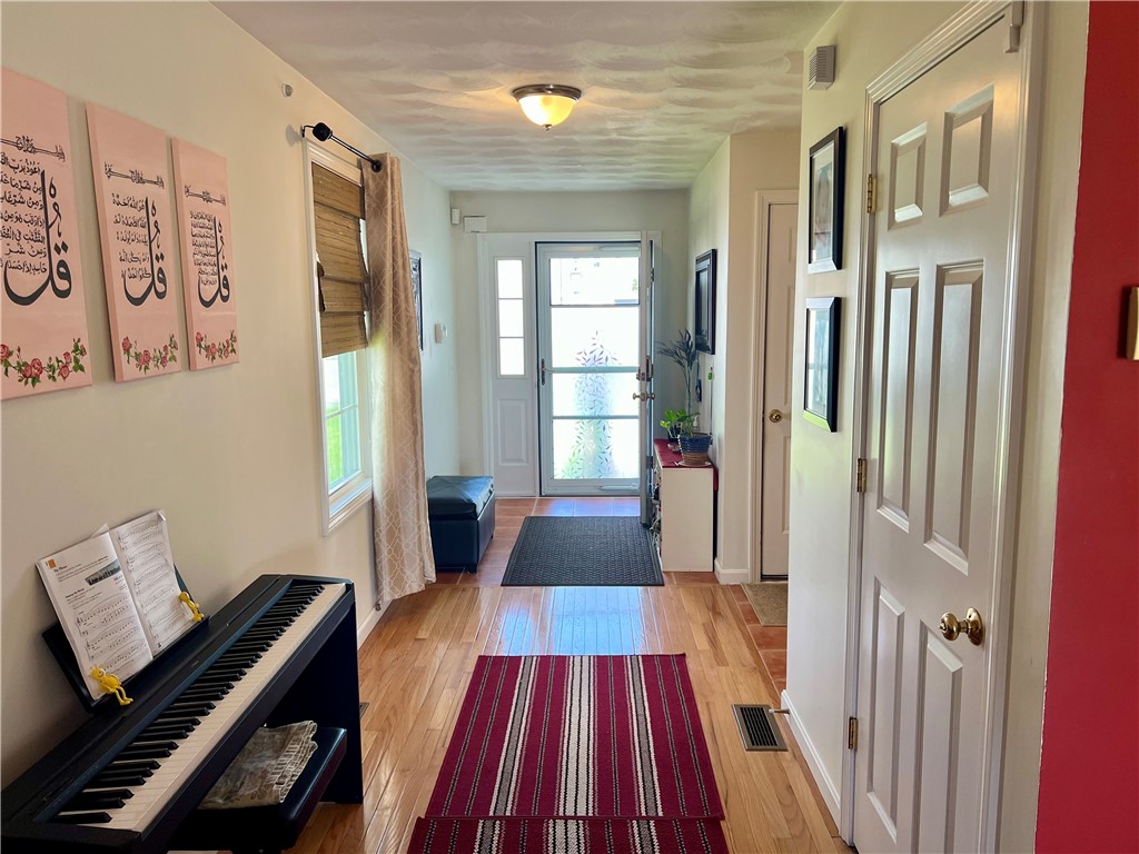 18 Lisi Lane
