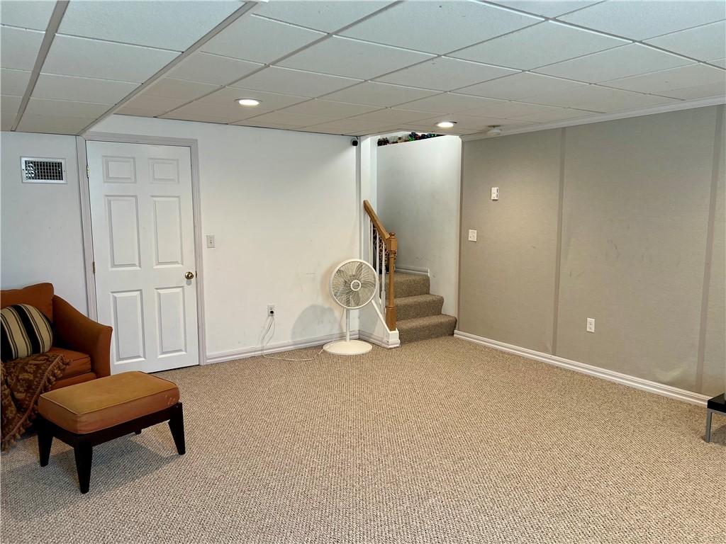 18 Lisi Lane
