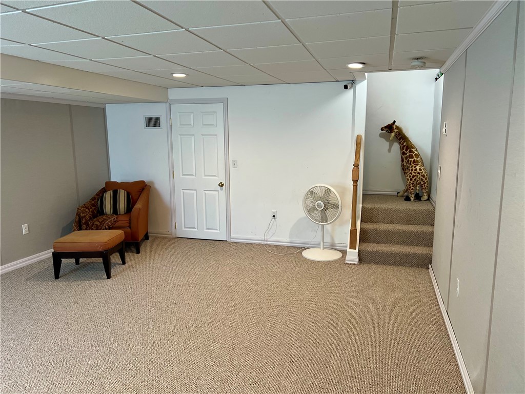 18 Lisi Lane