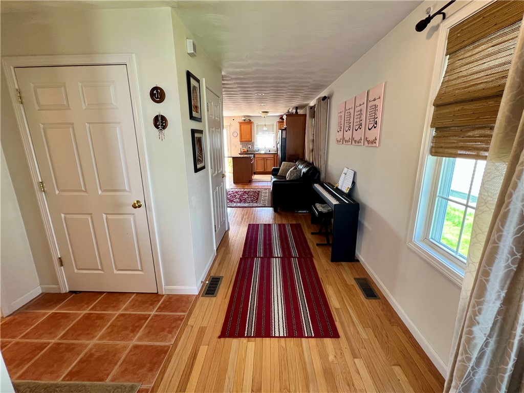 18 Lisi Lane
