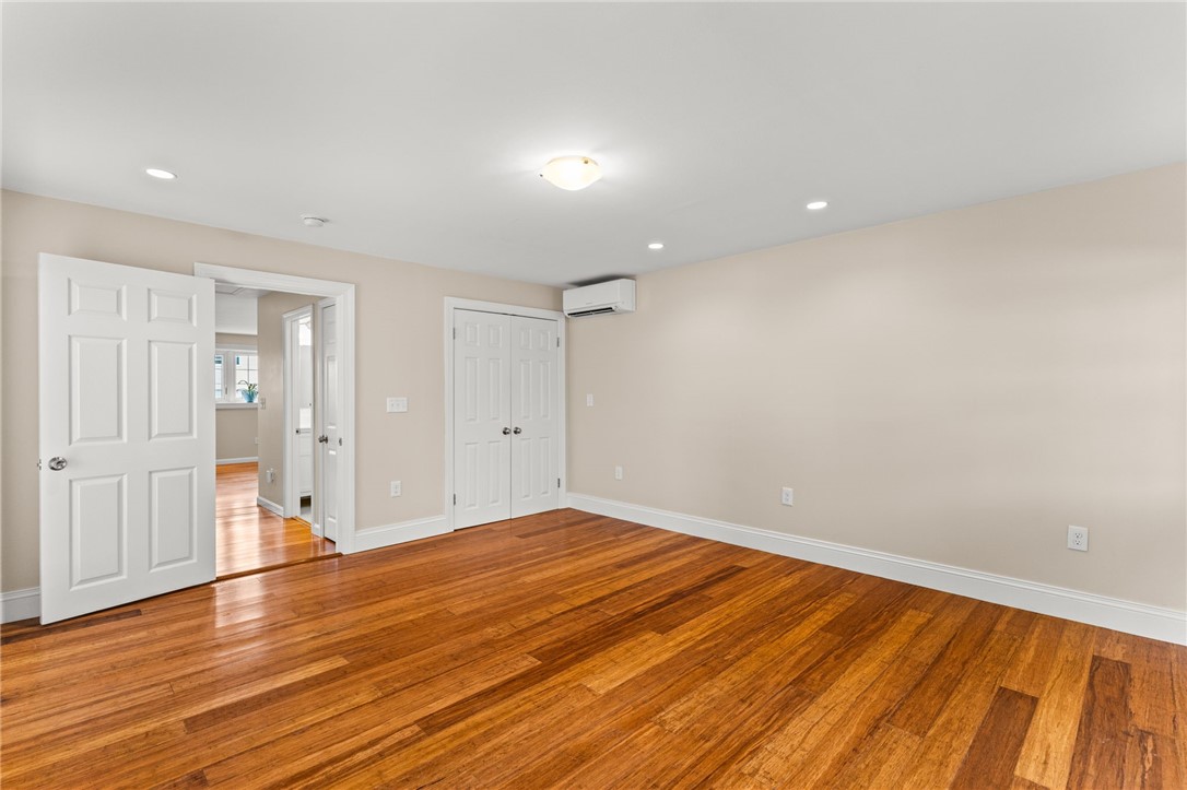39 Exeter Boulevard