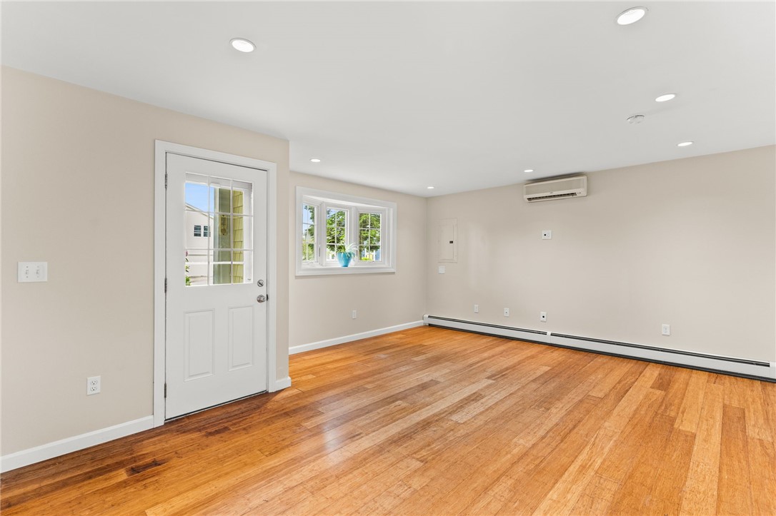 39 Exeter Boulevard