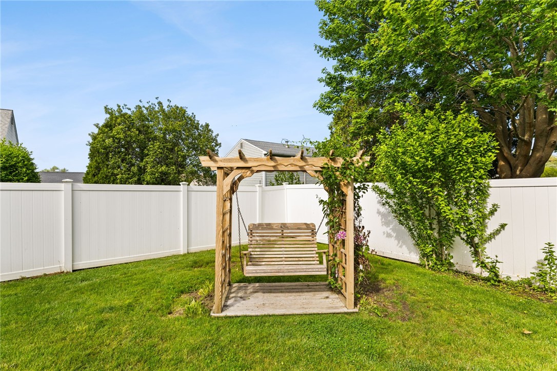 39 Exeter Boulevard