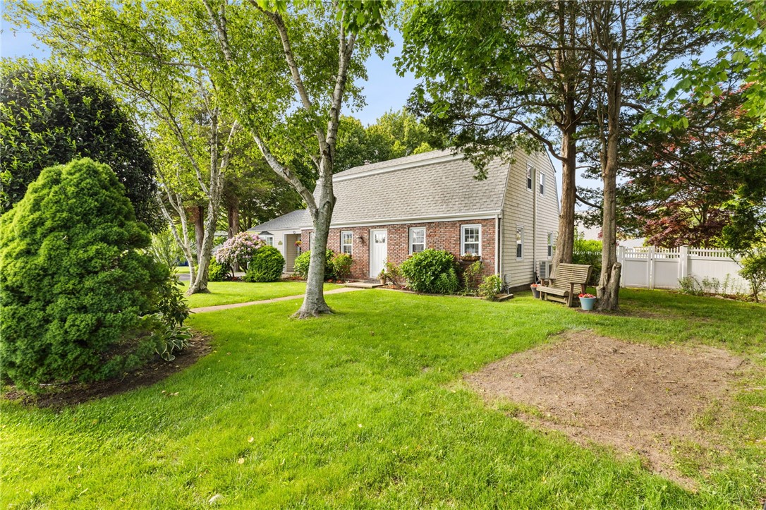 39 Exeter Boulevard