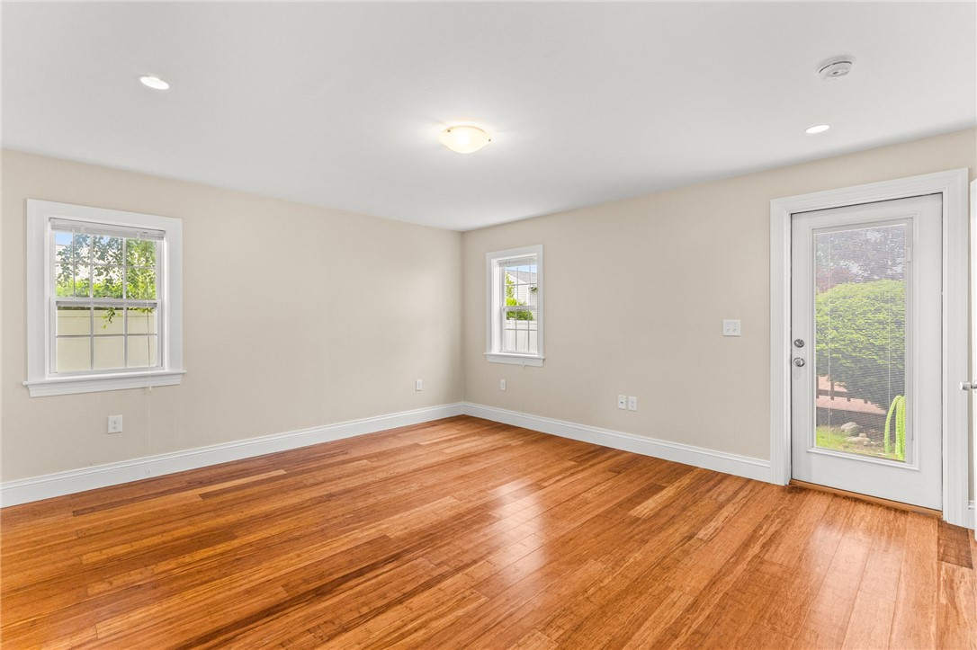39 Exeter Boulevard
