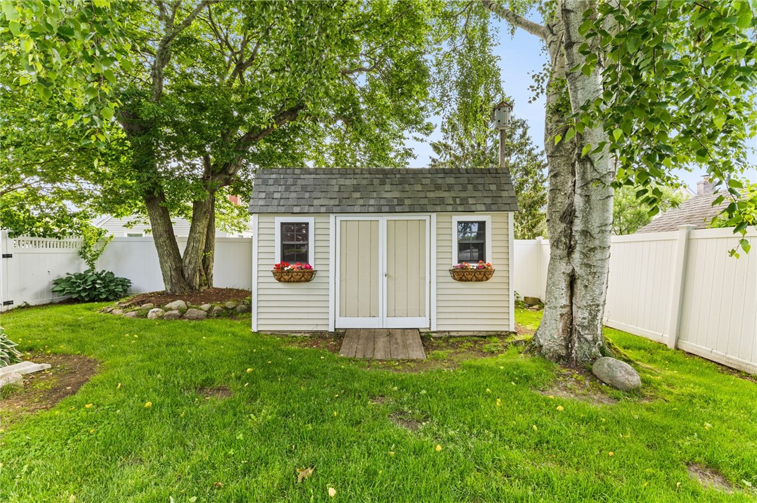 39 Exeter Boulevard