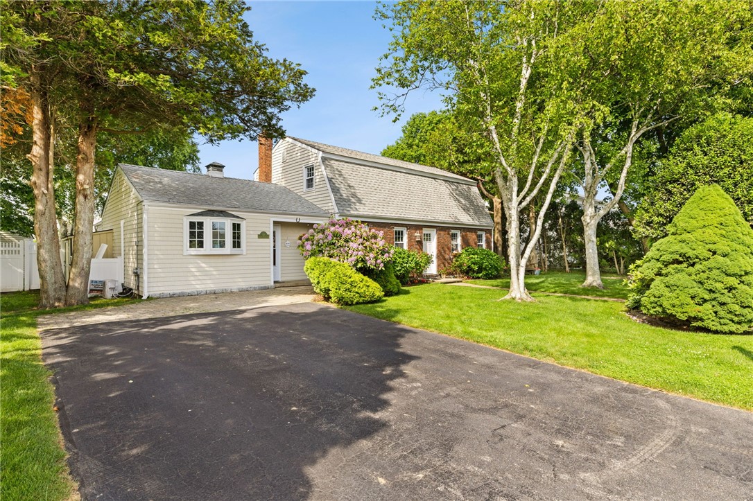 39 Exeter Boulevard