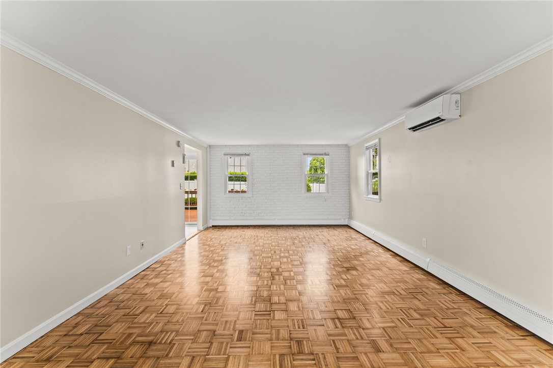 39 Exeter Boulevard