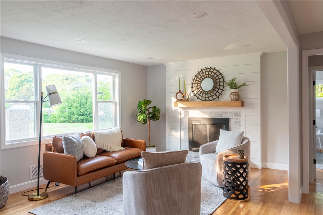 24 W Knollwood Circle