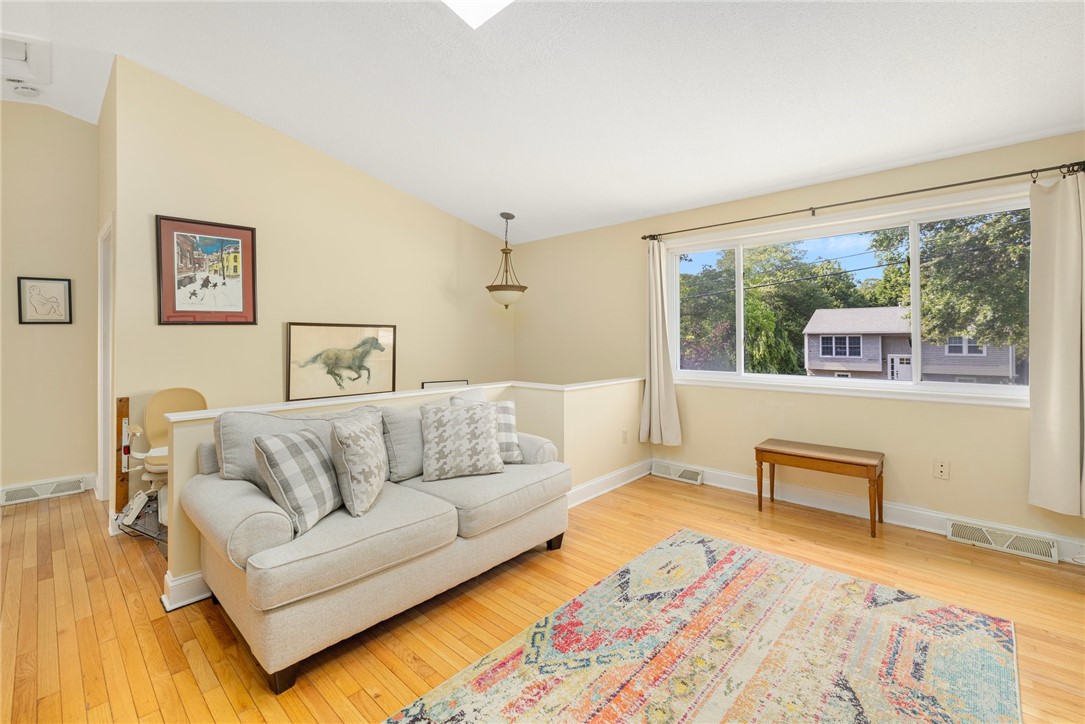 104 Conanicus Road