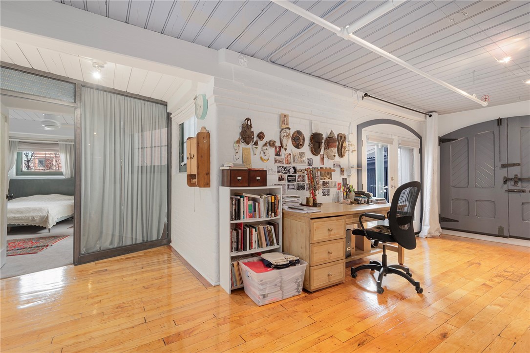 10 Exchange Court 618