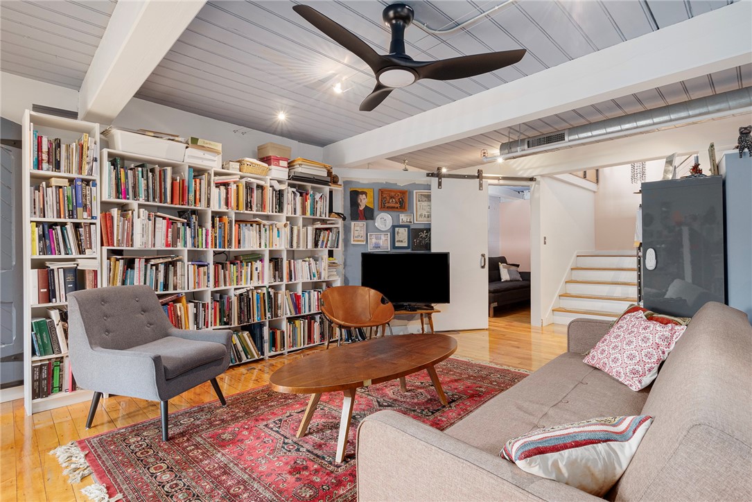 10 Exchange Court 618