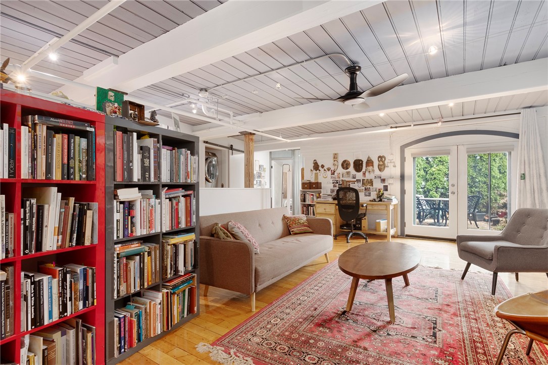 10 Exchange Court 618