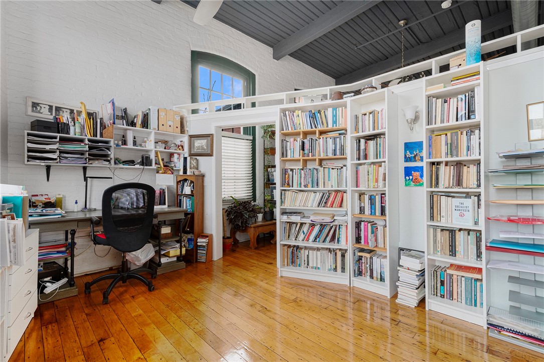 10 Exchange Court 618