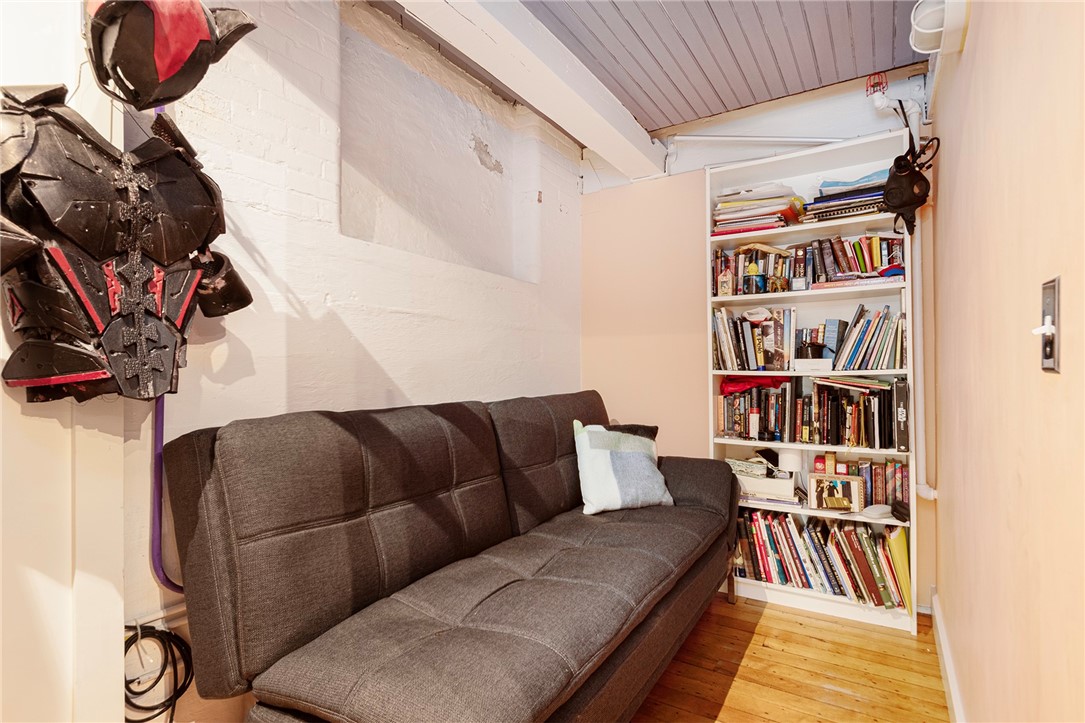 10 Exchange Court 618