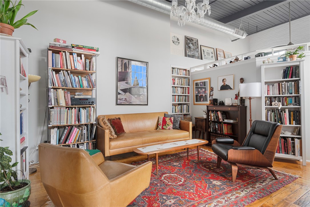 10 Exchange Court 618