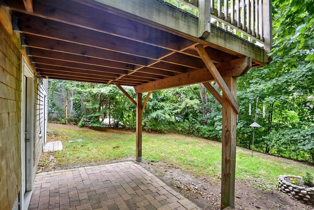 33 West Main Road