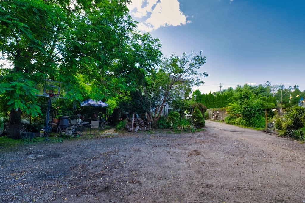 898 Main Road