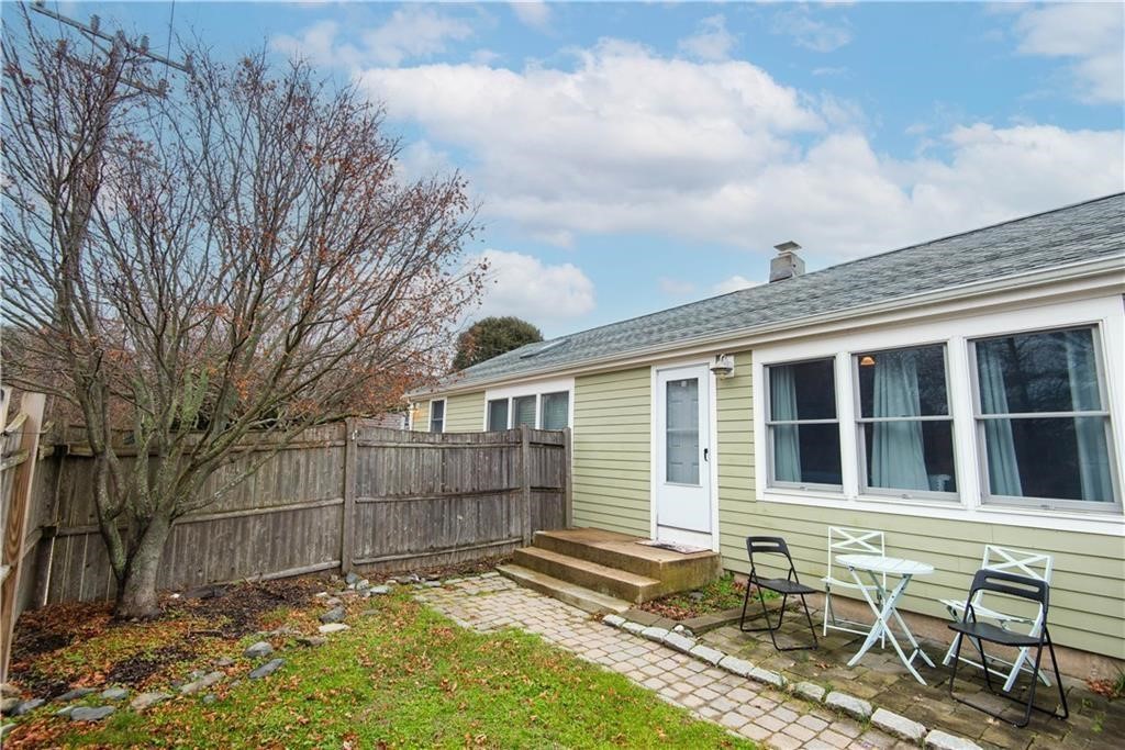 391 Aquidneck Avenue