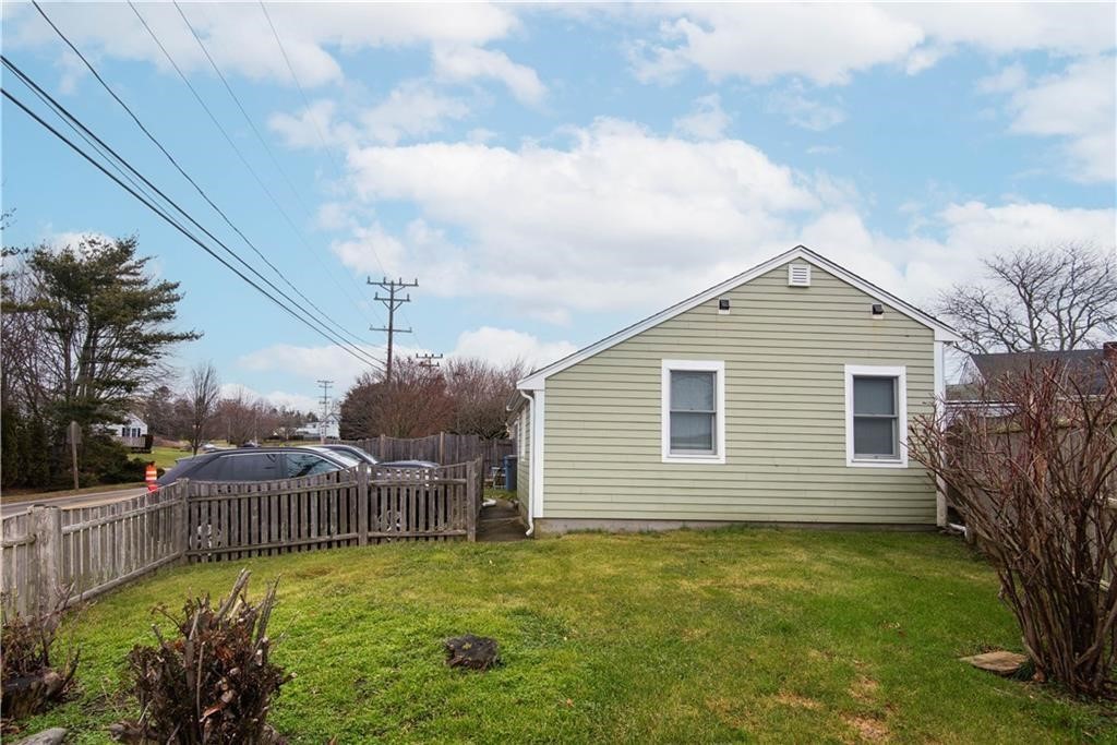 391 Aquidneck Avenue