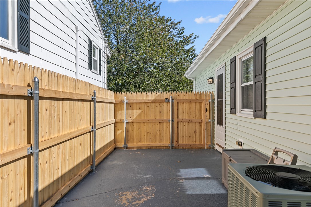 23 Holten Avenue