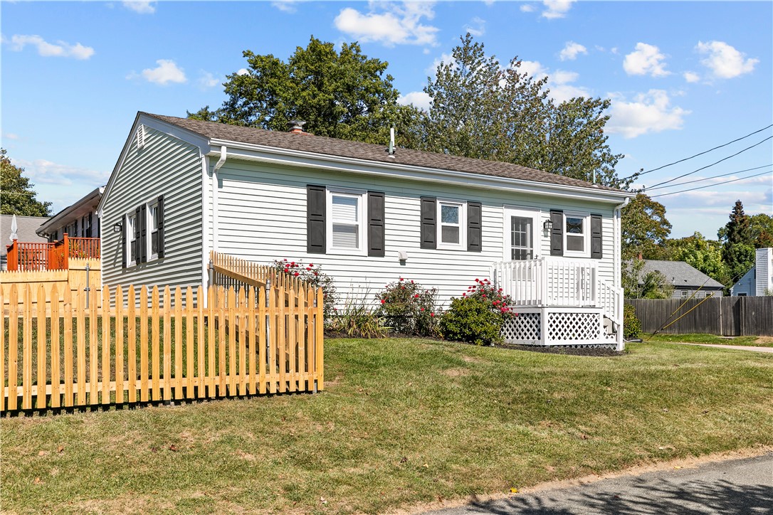 23 Holten Avenue