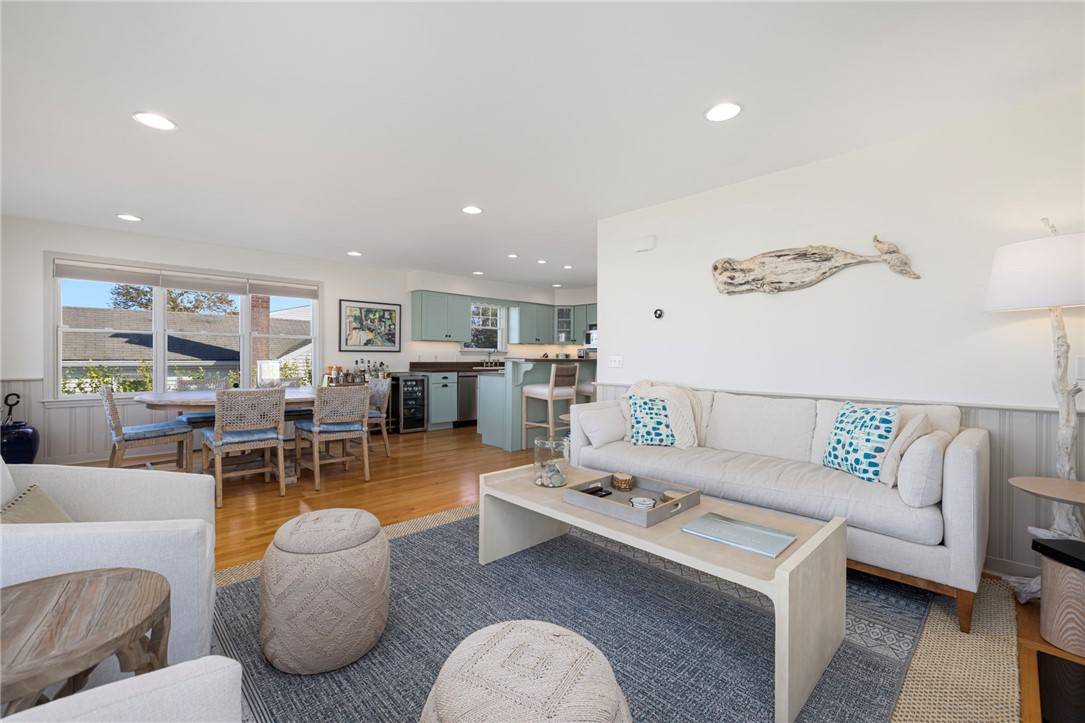8 Knowles Way
