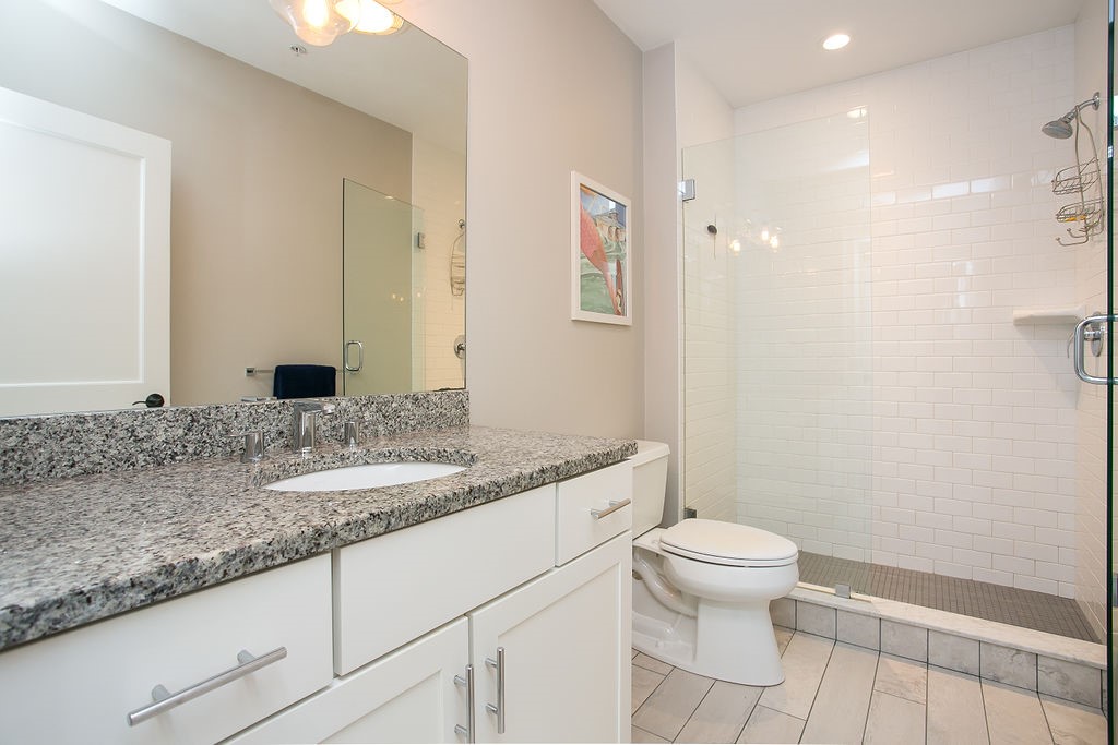 32 Carey Street 1D