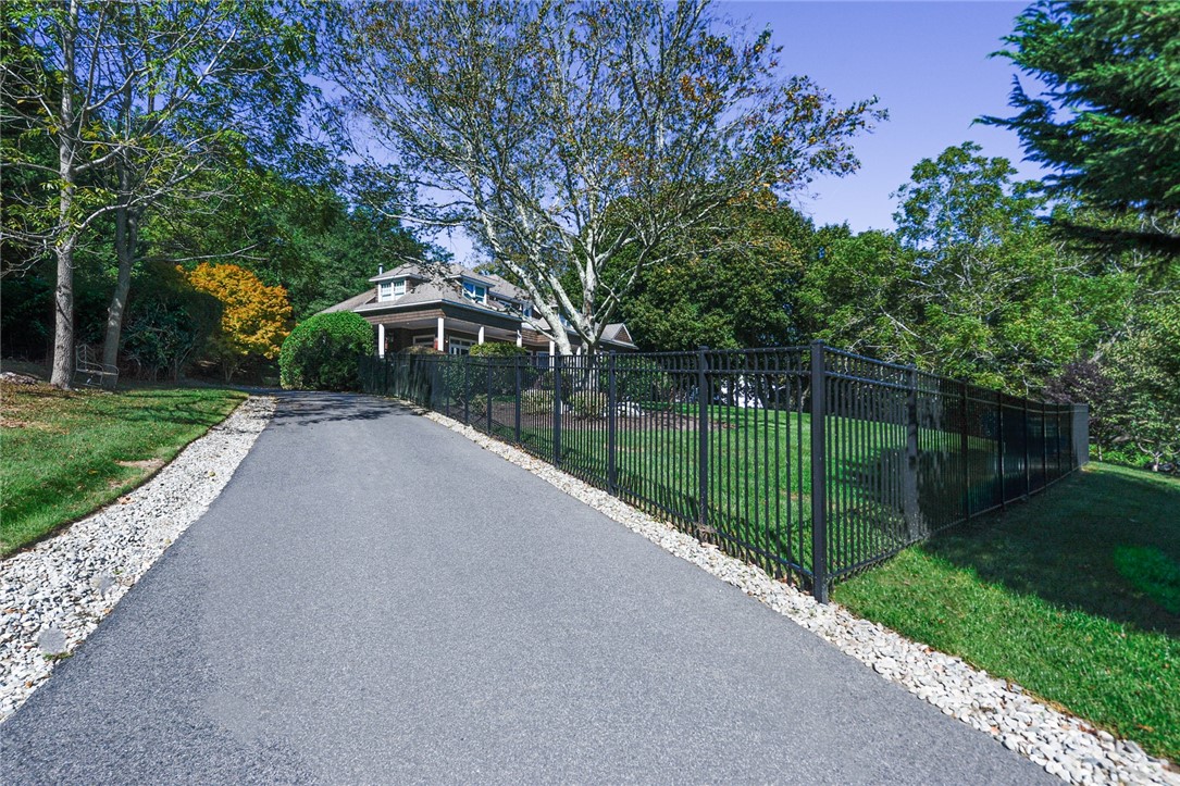 138 Green End Avenue