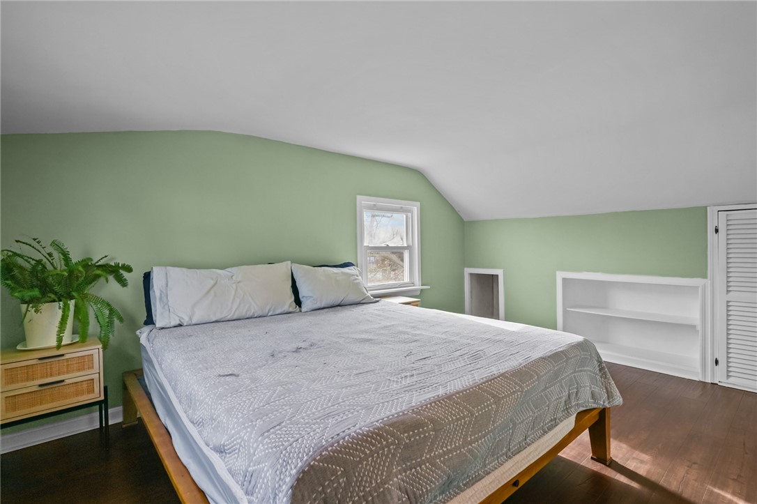 12 Vintner Avenue