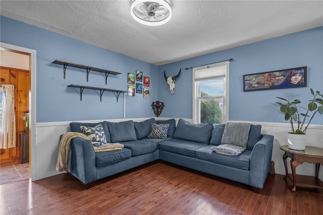 12 Vintner Avenue