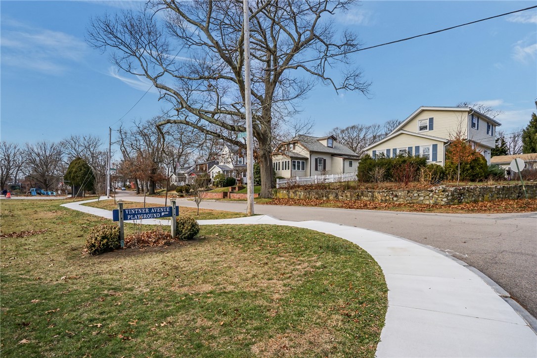 12 Vintner Avenue