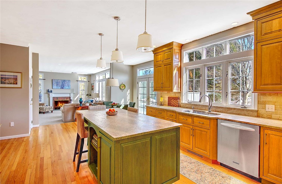 350 KETTLE POND Drive