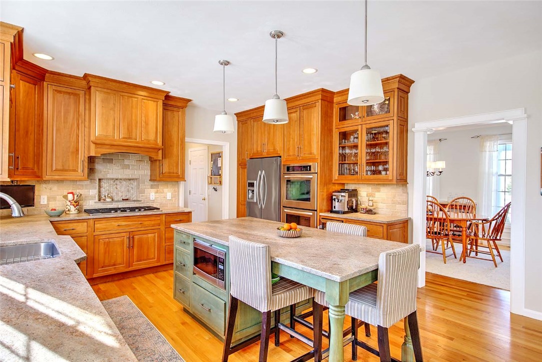 350 KETTLE POND Drive