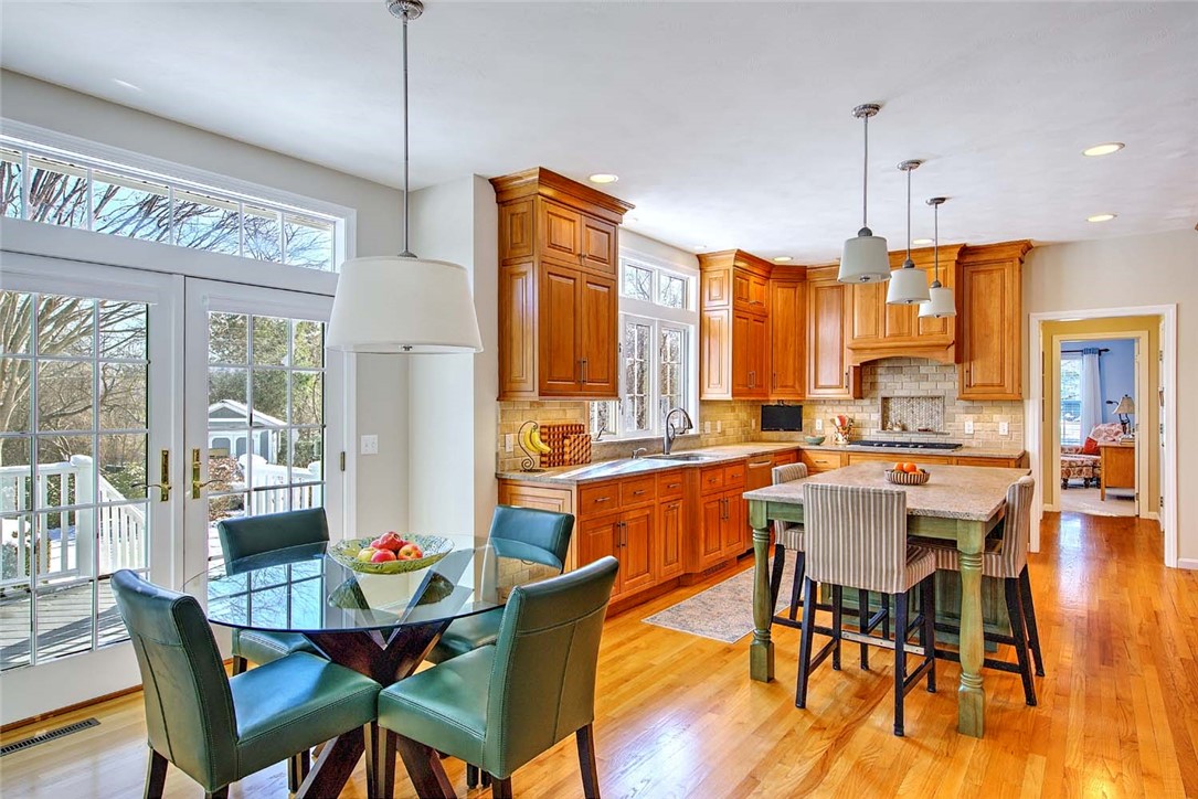 350 KETTLE POND Drive