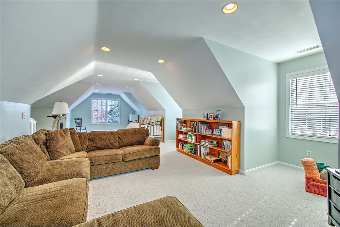 350 KETTLE POND Drive