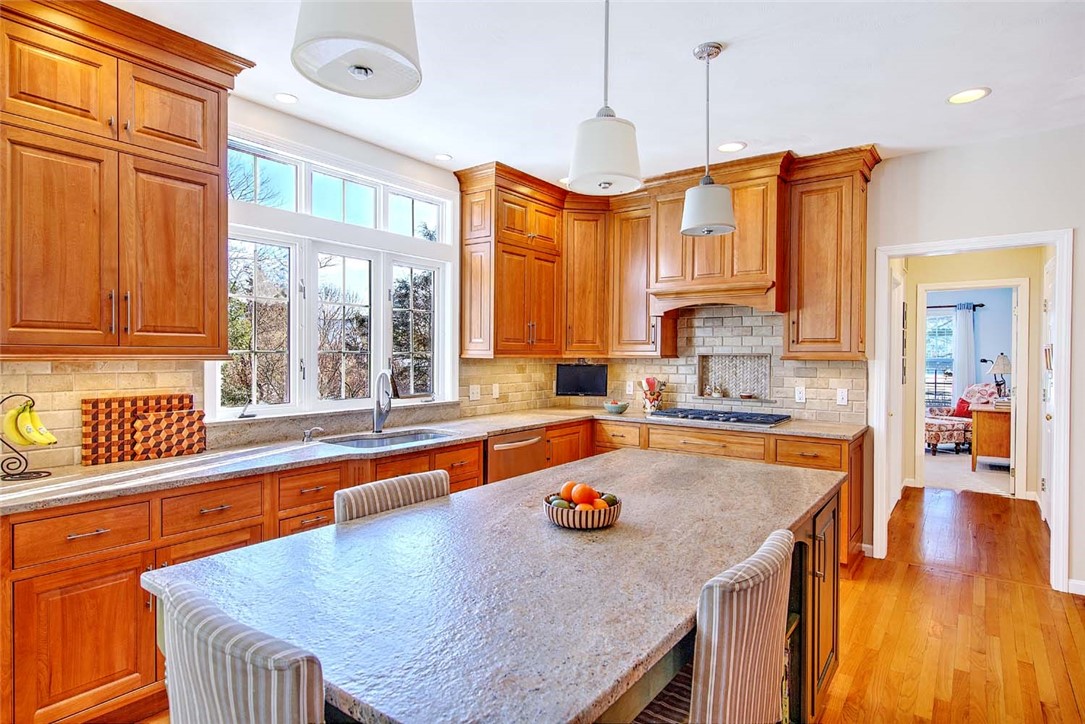 350 KETTLE POND Drive