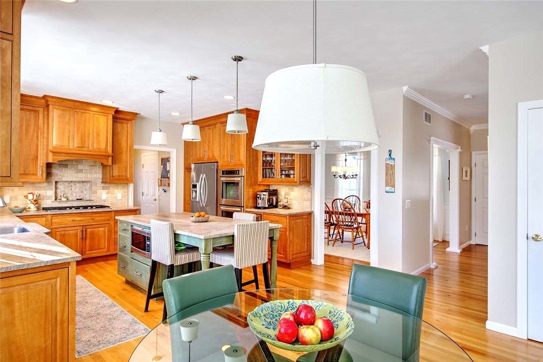 350 KETTLE POND Drive