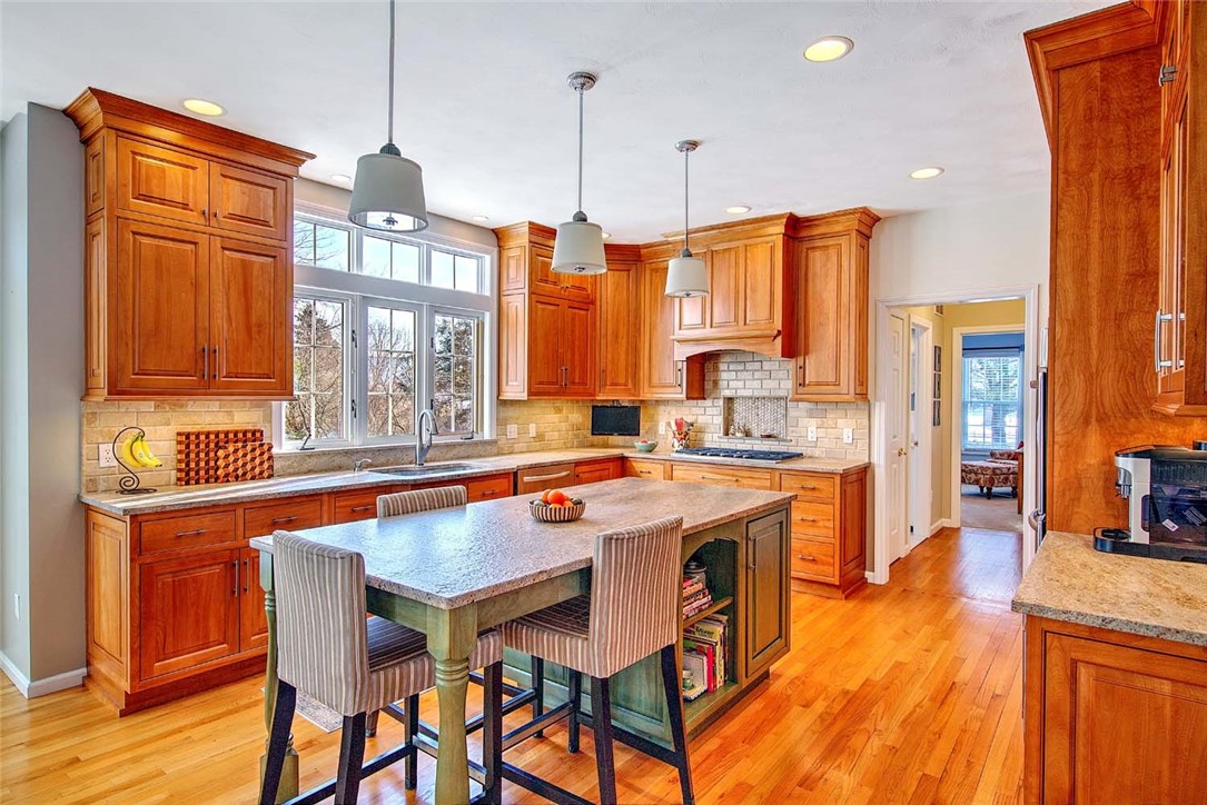 350 KETTLE POND Drive
