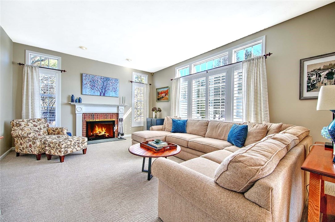 350 KETTLE POND Drive