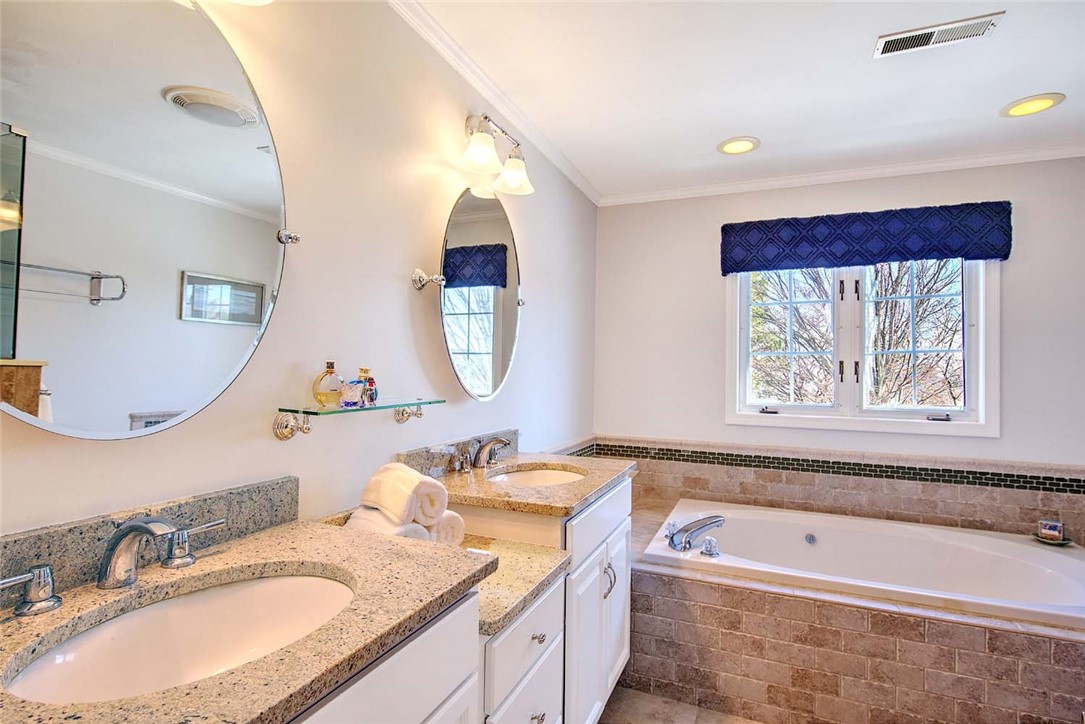350 KETTLE POND Drive