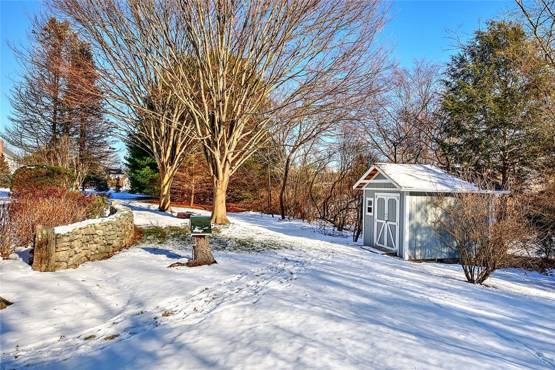 350 KETTLE POND Drive